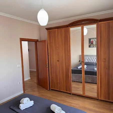 Mara House Tiran