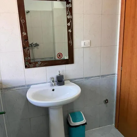 Mara House Tiran